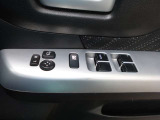 電動格納ドアミラーも付いてます。
