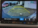 ガイドライン付きバックカメラを装備しているので、慣れない場所での車庫入れも安心です。