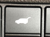 【パワーバックドア】スマートキーや運転席のボタンを押すだけでリアゲートが自動で開閉します!荷物を持っている時や、高い位置にあるバックドアを閉める際に便利な機能です♪