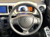インテリアに合わせたデザインのステアリングは、運転される方のことも考え、運転しやすい形状、大きさです。是非一度、実際に触ってお確かめください。