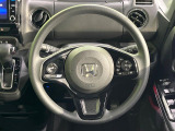 インテリアに合わせたデザインのステアリングは、運転される方のことも考え、運転しやすい形状、大きさです。是非一度、実際に触ってお確かめください。