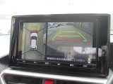 自車を真上から見下ろすように映し出すので周囲の状況が分かる全方位モニター搭載。フロントカメラとしても使用できます。車庫入れなど苦手な人の頼りになる助っ人です。