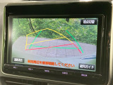 【バックカメラ】駐車時に後方がリアルタイム映像で確認できます。大型商業施設や立体駐車場での駐車時や、夜間のバック時に大活躍!運転スキルに関わらず、今や必須となった装備のひとつです!