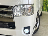 【LEDヘッドライト】悪天候や夜間走行時も良好な視界を確保し安心して運転できる高輝度LEDヘッドライトを装備!点灯速度が早く、消費電力も抑えられています。