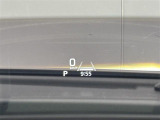 ◆HUD(ヘッドアップディスプレイ)◆運転席前方のフロントガラスに速度情報や運転をアシストする情報などを表示!視線を落とさずに速度を確認できるので、よそ見による事故を減らしてくれます!