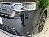 【LEDヘッドライト】悪天候や夜間走行時も良好な視界を確保し安心して運転できる高輝度LEDヘッドライトを装備!点灯速度が早く、消費電力も抑えられています。