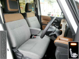 「かどまる四角」のデザインコンセプトのルークス!ヘッドレストまでも「かどまる四角」デザイン!運転席シートリフター(ラチェット式)で、座面の高さも調整ができます。シートヒーター付き!