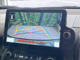 【バックカメラ】駐車時に後方がリアルタイム映像で確認できます。大型商業施設や立体駐車場での駐車時や、夜間のバック時に大活躍!運転スキルに関わらず、今や必須となった装備のひとつです!