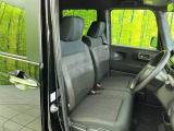 運転席シート廻りは使用感も少なく、良好な状態となっています。前オーナー様が丁寧に使っていたことがよくわかりますね。