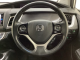 ハンドルにHondaセンシング系のクルーズコントロールやレーンキープアシストなどのスイッチと、オーディオの操作スイッチが装備されています。ハンドルから手を離さず安全に操作できます。