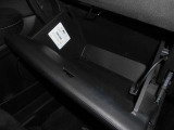★グローブボックスの中に車検証や保険証券・メンテナンスノートを入れておくと必要な際にすぐに取り出せるので便利ですよ♪車検証ケースは当店専用のモノで電話番号も記載してますので是非お気軽にお問合せ下さい♪
