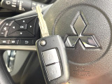 【キーレス】少し離れた場所からでもボタン一つでドアの開錠・施錠ができるのでとっても便利!ドアの鍵穴周りに傷をつけることもありません♪