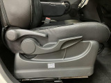 運転席シートリフターを装備しています★細かくドライビングポジションを設定できるので運転し易く、疲れにくいですね♪
