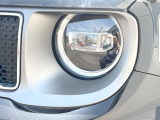 ●LEDヘッドライト:夜間走行時も良好な視界を確保し安心して運転できる高輝度LEDヘッドライトを装備!点灯速度が早く、消費電力も抑えられています。