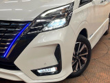 【LEDヘッドライト】悪天候や夜間走行時も良好な視界を確保し安心して運転できる高輝度LEDヘッドライトを装備!点灯速度が早く、消費電力も抑えられています。