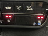 【オートエアコン】一度お好みの温度に設定すれば、車内の温度を検知し風量や温度を自動で調整。暑い&hellip;寒い&hellip;と何度もスイッチ操作をする必要はありません。快適な車内空間には必須の機能ですね♪