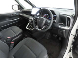 シンプルで使いやすいデザインの運転席です。