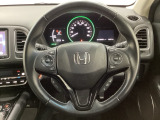 ハンドルにHondaセンシング系のクルーズコントロールやレーンキープアシストなどのスイッチと、オーディオの操作スイッチが装備されています。ハンドルから手を離さず安全に操作できます。