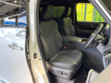 運転席シート廻りは使用感も少なく、良好な状態となっています。前オーナー様が丁寧に使っていたことがよくわかりますね。