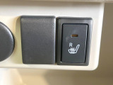 【シートヒーター】寒い日に重宝するシートヒーター!エアコンより早く温まってくれるので寒がりの人も安心ですね♪エアコンの温風は乾燥するから苦手、という方にもをおすすめです。