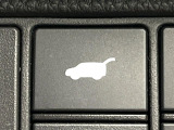 【パワーバックドア】スマートキーや運転席のボタンを押すだけでリアゲートが自動で開閉します!荷物を持っている時や、高い位置にあるバックドアを閉める際に便利な機能です♪
