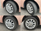 155/65R14 純正アルミホイール装着。