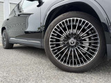 メルセデス・ベンツの定める厳しい基準をクリアしたお車のみをご案内させて頂きます。納車前整備はメーカー規定に基づき最大100項目にも及ぶ点検を熟練のメカニックによって行いご納車させて頂きます。