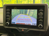 【バックカメラ】駐車時に後方がリアルタイム映像で確認できます。大型商業施設や立体駐車場での駐車時や、夜間のバック時に大活躍!運転スキルに関わらず、今や必須となった装備のひとつです!