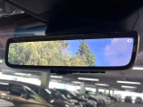 【デジタルインナーミラー】後席の大きな荷物や同乗者で後方が確認しづらい時でも安心!カメラが撮影した車両後方の映像をルームミラー内に表示。クリアな視界で状況の確認が可能です!