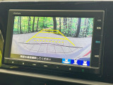 【バックカメラ】駐車時に後方がリアルタイム映像で確認できます。大型商業施設や立体駐車場での駐車時や、夜間のバック時に大活躍!運転スキルに関わらず、今や必須となった装備のひとつです!