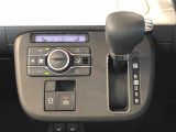 温度を設定すれば、自動で車内の温度管理をしてくれる優れものです♪ATミッションで運転楽々
