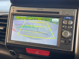 【バックカメラ】駐車時に後方がリアルタイム映像で確認できます。大型商業施設や立体駐車場での駐車時や、夜間のバック時に大活躍!運転スキルに関わらず、今や必須となった装備のひとつです!