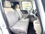 運転席シート廻りは使用感も少なく、良好な状態となっています。前オーナー様が丁寧に使っていたことがよくわかりますね。