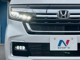【LEDヘッドライト】悪天候や夜間走行時も良好な視界を確保し安心して運転できる高輝度LEDヘッドライトを装備!点灯速度が早く、消費電力も抑えられています。