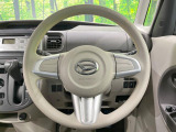 インテリアに合わせたデザインのステアリングは、運転される方のことも考え、運転しやすい形状、大きさです。是非一度、実際に触ってお確かめください。
