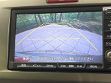 【バックカメラ】駐車時に後方がリアルタイム映像で確認できます。大型商業施設や立体駐車場での駐車時や、夜間のバック時に大活躍!運転スキルに関わらず、今や必須となった装備のひとつです!