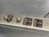 【電動格納ミラー】サイドミラーは電動格納式となっており、狭い駐車場でもキズがつくリスクを抑えられます。