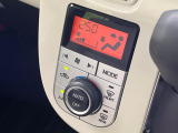 【オートエアコン】一度お好みの温度に設定すれば、車内の温度を検知し風量や温度を自動で調整。暑い&hellip;寒い&hellip;と何度もスイッチ操作をする必要はありません。快適な車内空間には必須の機能ですね♪