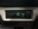 『アイドリングストップ』 クルマが停車すると自動的にエンジンを停止し、無駄な燃料消費や排出ガスを抑えます。素早くエンジンを再始動させるなど、ドライバーの感覚とズレのない自然な制御を目指しています。