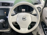 インテリアに合わせたデザインのステアリングは、運転される方のことも考え、運転しやすい形状、大きさです。是非一度、実際に触ってお確かめください。