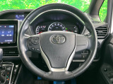 【純正革巻きステアリング】上質な革を使用することで、手にしっかり馴染みとても運転しやすいハンドルです♪