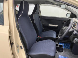 【フロントシート】さまざまな体格の方が快適に運転ができるよう配慮したシートになっております。