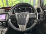【純正革巻きステアリング】上質な革を使用することで、手にしっかり馴染みとても運転しやすいハンドルです♪