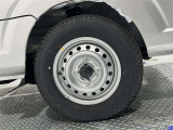 タイヤサイズは145/80R12です