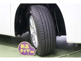 タイヤサイズ 215/65R16。タイヤ4本【新品】に交換してあります。