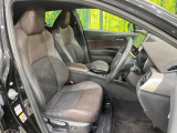 運転席シート廻りは使用感も少なく、良好な状態となっています。前オーナー様が丁寧に使っていたことがよくわかりますね。