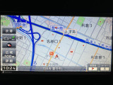ダイハツ純正ナビゲーションを装備しています☆TVは画像がきれいなフルセグになっていてスマホに入っている音楽もBluetoothで繋いで楽しんでいただけます☆