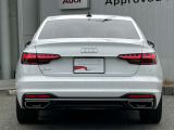 Audiのテールライトは、スタイリッシュで洗練されたデザインが特徴で、多くのモデルでLEDテールライトを採用しております。また、テールライトには動的ウィンカー機能が搭載されているモデルもあります