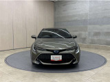 お車購入のポイントとなるフロントマスクです!シャープな目つきが印象的なデザインのヘッドランプです。