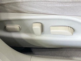 【パワーシート】スイッチ一つで簡単にシートの微調整が可能!電動だから力もいりません!快適なシートポジションにセットして、快適なドライブをお楽しみください。